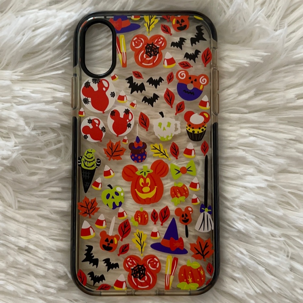 🎃🖤 iPhone XR Disney Halloween soft case (by: get.it.creations on Instagram)